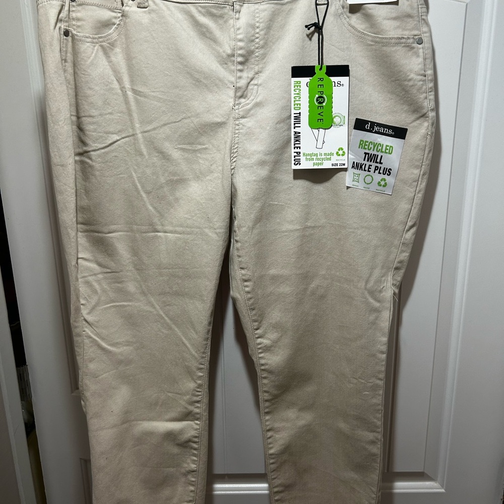 NWT d. jeans Women's Cream Recycled Twill Ankle Jeans